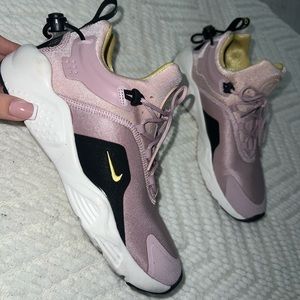 Nike women’s shoes